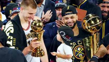 营养不够！NBA杨瀚森晒伙食照，与利拉德拥抱，其地位大幅度提升