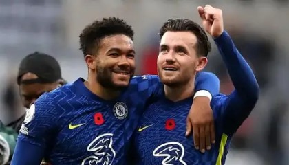 切尔西教练恩佐·马雷斯卡帅位危机：球队战绩与球迷争议